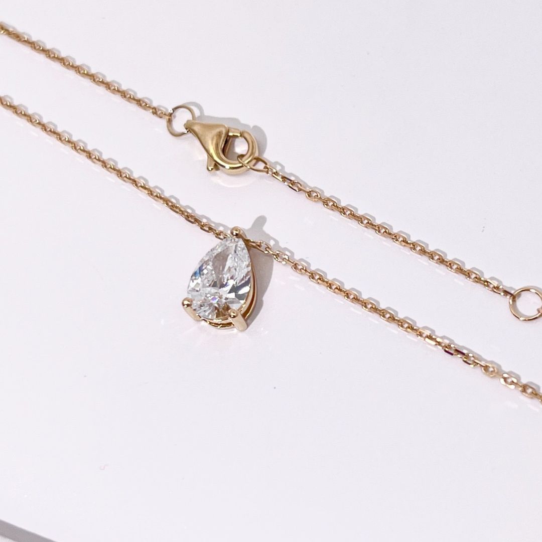Pear Diamond Collier